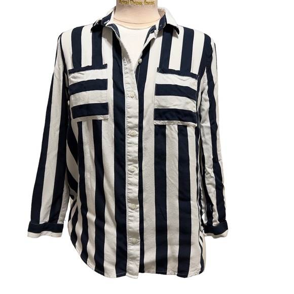 H&M, striped navy blue button-up sz 10 - Picture 4 of 6